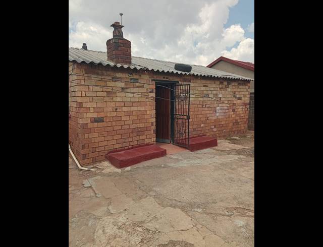 2 BEDROOM HOUSE FOR SALE IN SENAOANE